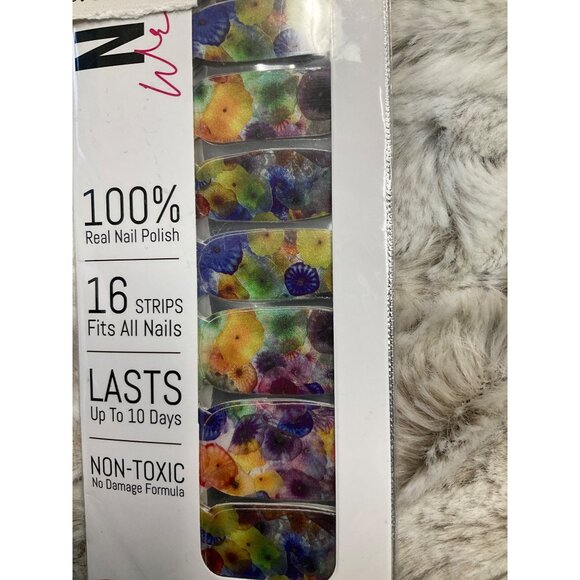 100% Real Nail Polish Strips 16 Pack Fits All Nails Up To 10 Days Non-Toxic - Picture 2 of 3